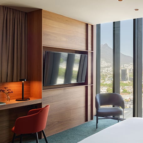 Habitación en orilla y cama King size en IHG Monterrey