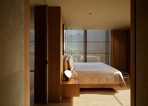 INTERCONTMTY_89311_EXECUTIVE_SUITE