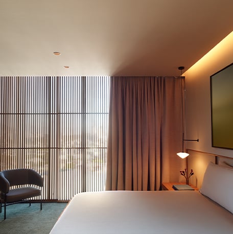 Habitación en orilla y cama King size en IHG Monterrey